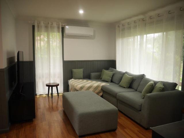 Southern Highlands Retreat in Moss Vale | Wood Fireplace & Highway Convenience 3 Bed | 1 Bath | Up to 6 Guests | Entire Home