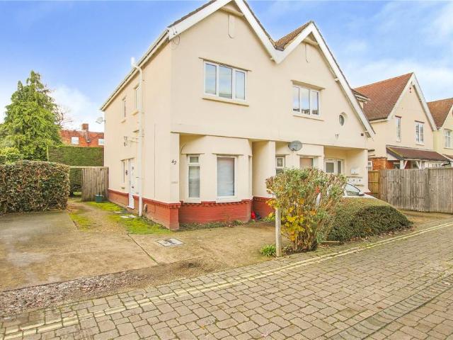 Southern Road, Camberley, Surrey, GU15 1 bed apartment to rent £950 pcm £219 pw