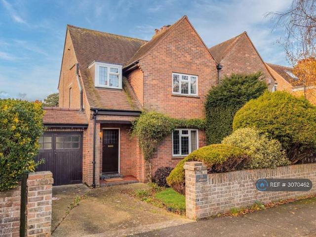 Southern Road, Lymington, SO41 3 bed semi detached house to rent £2,650 pcm £612 pw