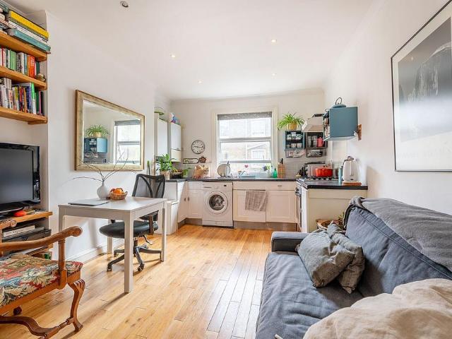 Southerton Road, Hammersmith, London, W6 1 bed flat to rent £1,800 pcm £415 pw
