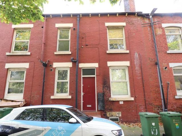 Southfield Mount, Leeds, LS12 1 bed flat to rent £625 pcm £144 pw