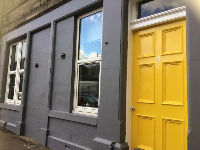 Southfield Place EH15 2 bed flat to rent £1,175 pcm £271 pw