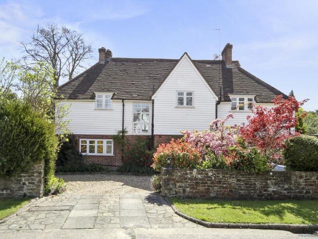 Southfield Place, Weybridge, KT13 5 bed house to rent £7,000 pcm £1,615 pw
