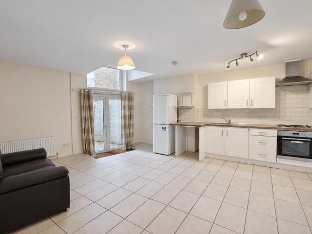 Southfield Road, London W4 1 bed flat to rent £1,647 pcm £380 pw