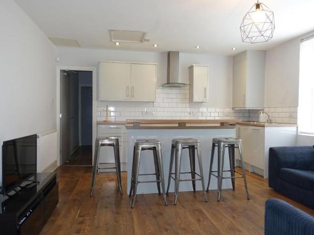 Southfield Road, Middlesbrough, TS1 3HB 5 bed private hall to rent £412 pcm £95 pw
