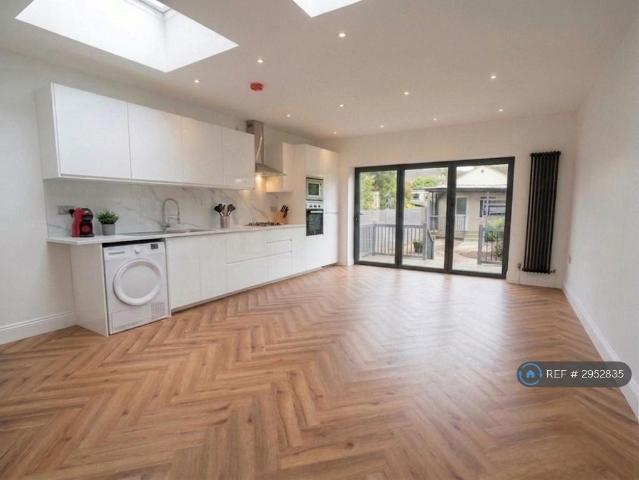 Southfield Road, Waltham Cross, EN8 5 bed terraced house to rent £2,750 pcm £635 pw