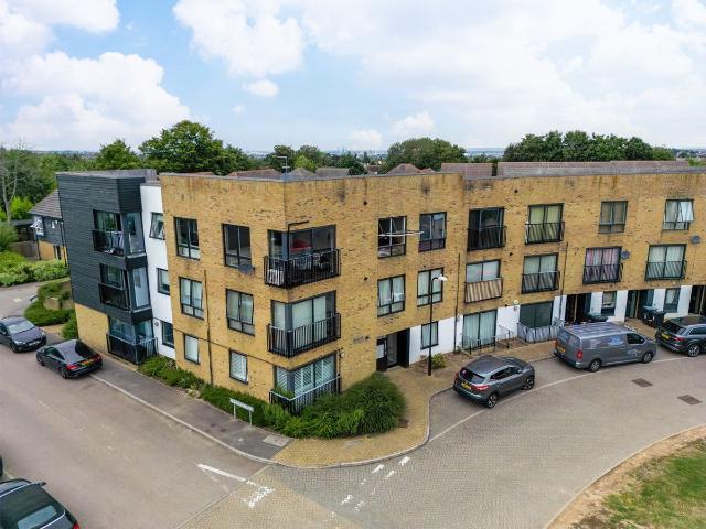 Southfields House, 5 Southfields Green, Gravesend, Kent DA11, 2 bed flat to rent, £1,275 pcm | PrimeLocation