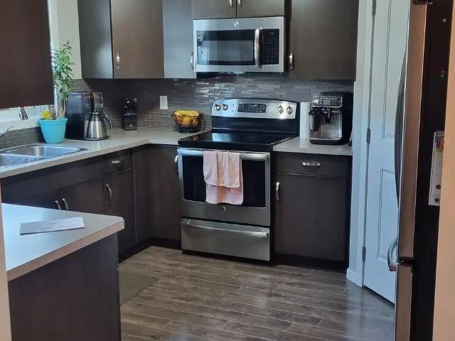 Waterfront 3 Bed End Unit in Southfork | 2 Mins to Father Leduc School & Shops |