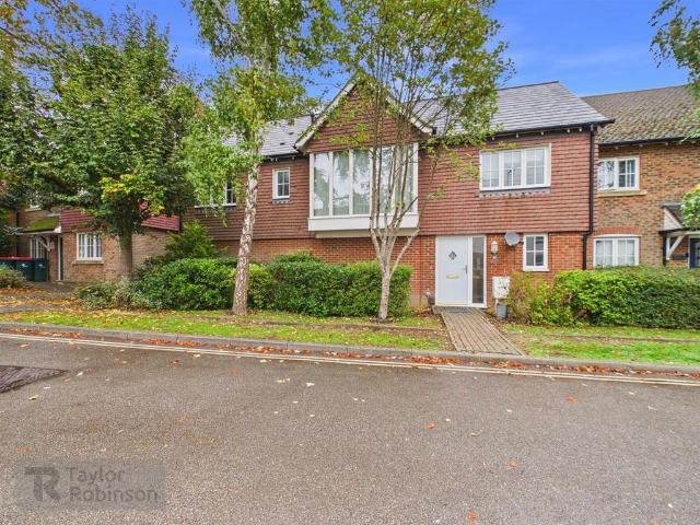 Southgate, Crawley, West Sussex. RH11. 2 bed coach house to rent £1,850 pcm £427 pw