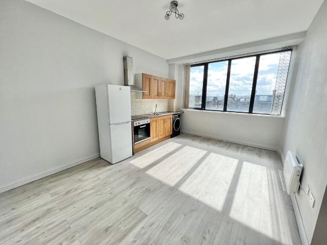 Southgate House, Halifax HX1, 1 bed flat to rent, £575 pcm | PrimeLocation
