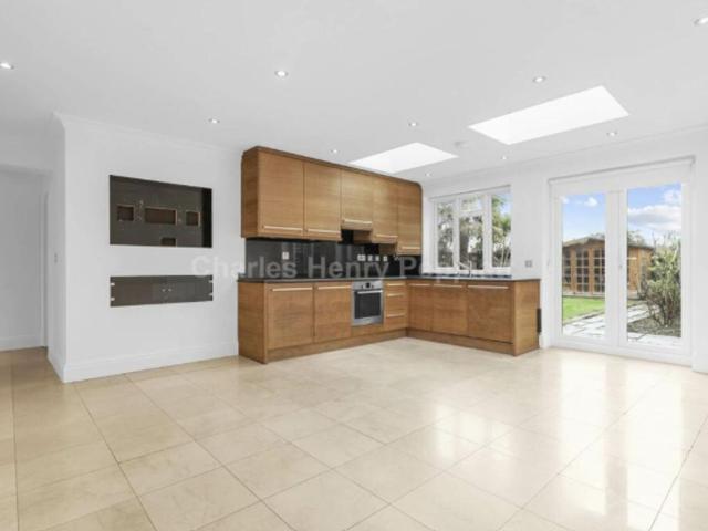 Southgate N11, 3 bed flat to rent, £2,750 pcm | PrimeLocation