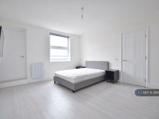 Southgate St, Gloucester, GL1 2 bed flat to rent £1,295 pcm £299 pw