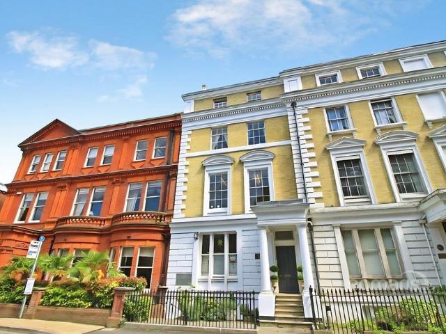 Southgate Street, Winchester, SO23 2 bed flat to rent £1,750 pcm £404 pw