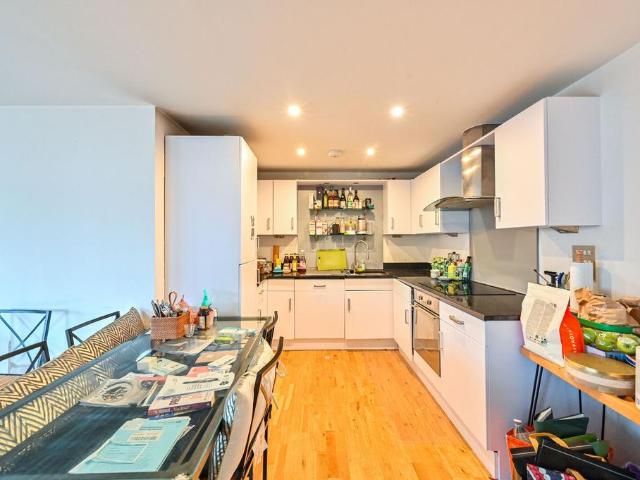 Southgate Road, De Beauvoir Town. 2 bed flat to rent £4,250 pcm £981 pw