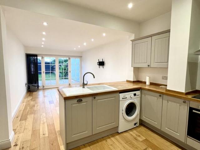 Southgate Road, EN6 2 bed semi detached house to rent £2,000 pcm £462 pw