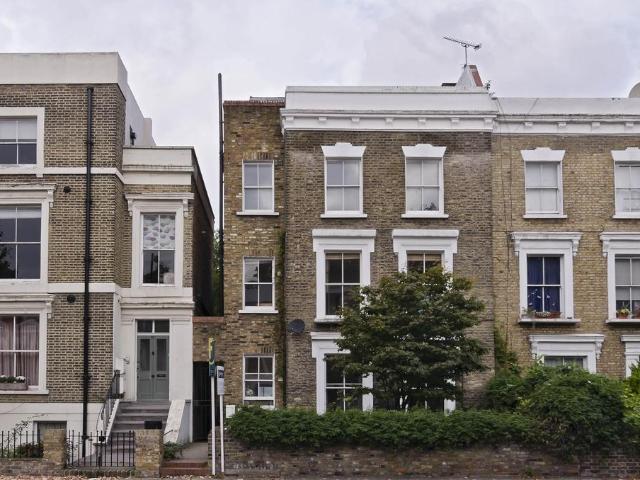 Southgate Road London N1 2 bed duplex to rent £3,445 pcm £795 pw