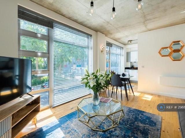 Southgate Road, London, N1 2 bed flat to rent £3,207 pcm £740 pw