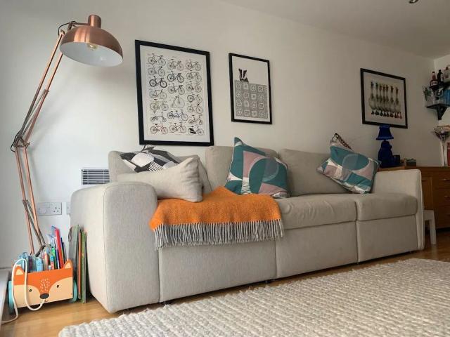 Southgate Road, London N1, 2 bed flat to rent, £3,400 pcm | PrimeLocation