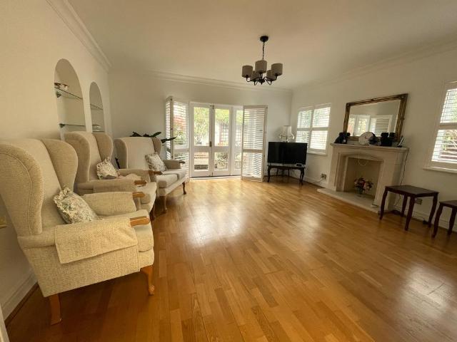 Southgate Road, London N1 2 bed flat to rent £4,200 pcm £969 pw