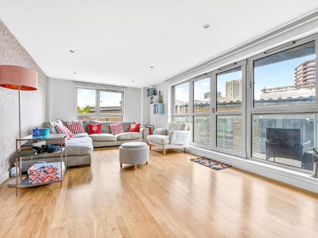 Southgate Road, London, N1 2 bed flat to rent £4,500 pcm £1,038 pw