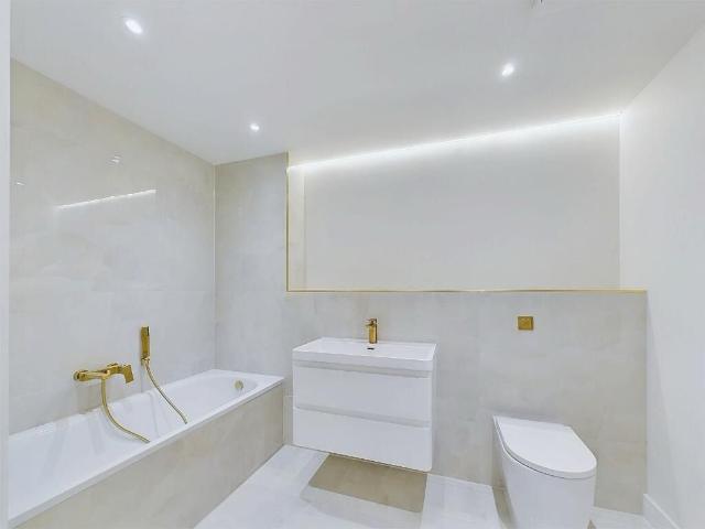 Apartment 1, Silver Leaves, Southill Road Chislehurst BR7, 2 bed flat to rent, £3,000 pcm | PrimeLocation