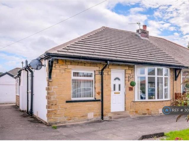 Southland's Grove, Bradford, BD13 3 bed semi detached house to rent £1,250 pcm £288 pw