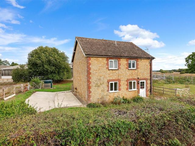Southlands Lane, Oxted, Surrey, RH8 3 bed detached house to rent £2,000 pcm £462 pw