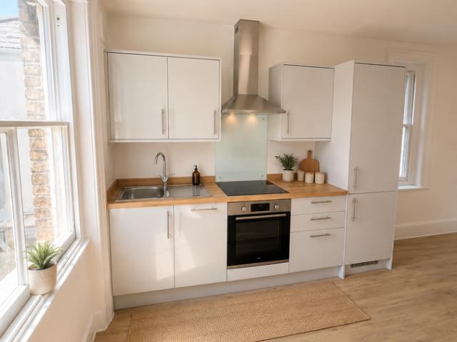 Southlands Road, Bromley BR1, 2 bed flat to rent, £2,095 pcm | PrimeLocation