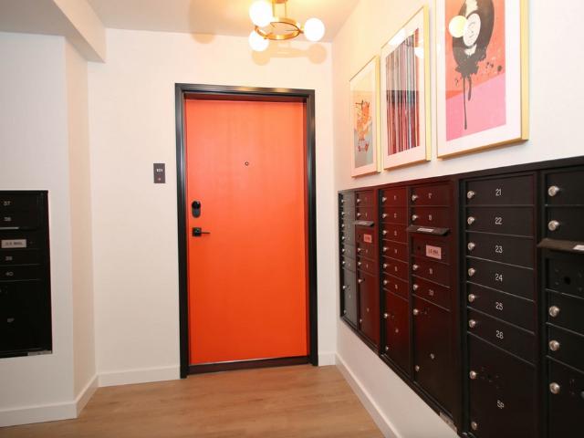 Southpaw Studio Apartment for Rent at 162 19th Ave, Seattle, WA 98122 Minor