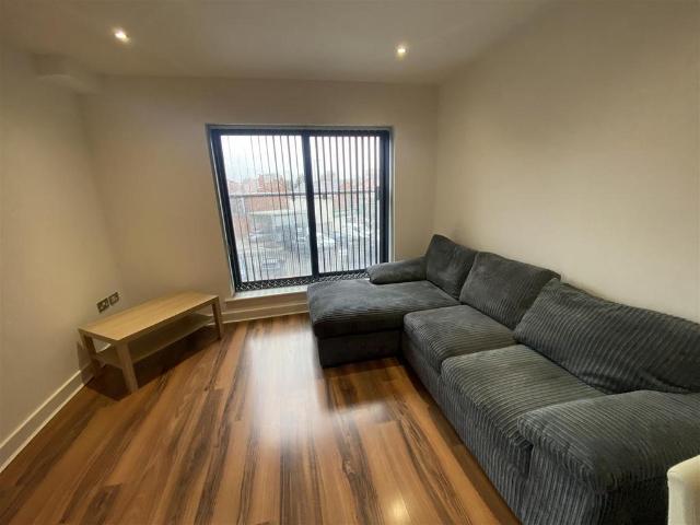 Southpoint, 12 Lane End Road. 2 bed apartment to rent £1,295 pcm £299 pw