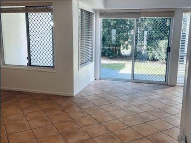 Southport 3 Bedroom Townhouse for Lease Inground Pool 27 Jul 2026