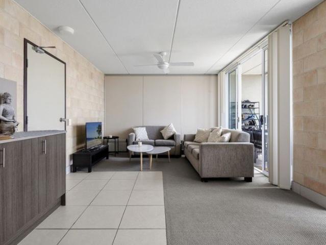 SOUTHPORT CONVENIENCE | PRIME TOP FLOOR POSITIONING | HIGHLY SOUGHT AFTER LOCATION