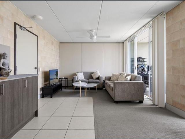 SOUTHPORT CONVENIENCE | PRIME TOP FLOOR POSITIONING | HIGHLY SOUGHT AFTER LOCATION