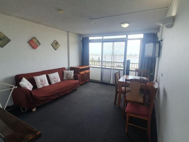 Southport Broadwater unit with uninterrupted water views!