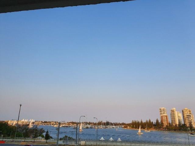 Southport Broadwater unit with uninterrupted water views!