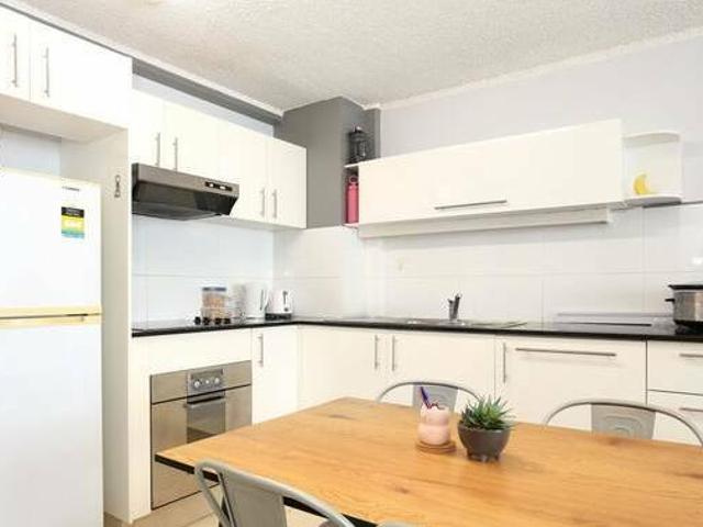 Southport Broadwater renovated One bedroom unit