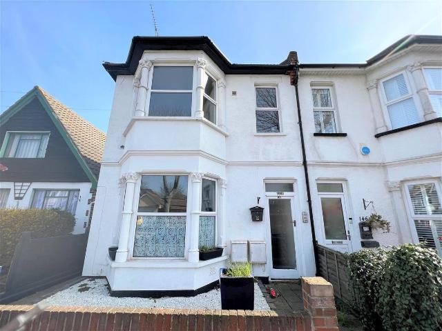 Southsea Avenue, Leigh On Sea SS9, 2 bed flat to rent, £1,350 pcm | PrimeLocation
