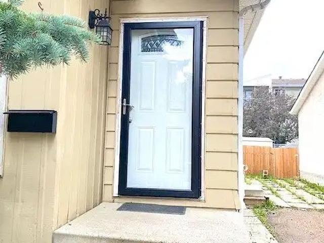 southside — 3 Bedrooms Main Floor