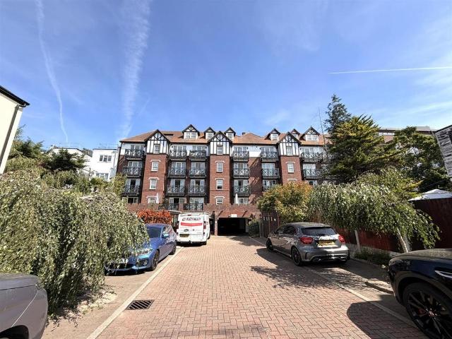Southside, 260 280 Leigh Road. 2 bed flat to rent £1,495 pcm £345 pw