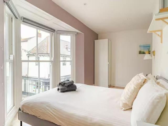 Southside Street, Plymouth PL1, 2 bed flat to rent, £1,250 pcm | PrimeLocation