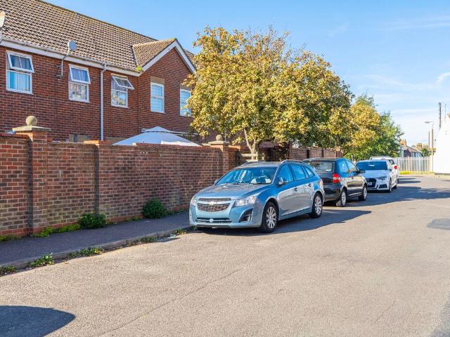 Southtown Road, Great Yarmouth NR31, 2 bed flat to rent, £725 pcm | PrimeLocation