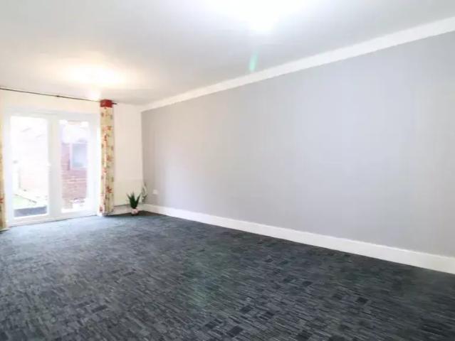 Southville Close, Feltham TW14 3 bed end of terrace house to rent £2,300 pcm £531 pw