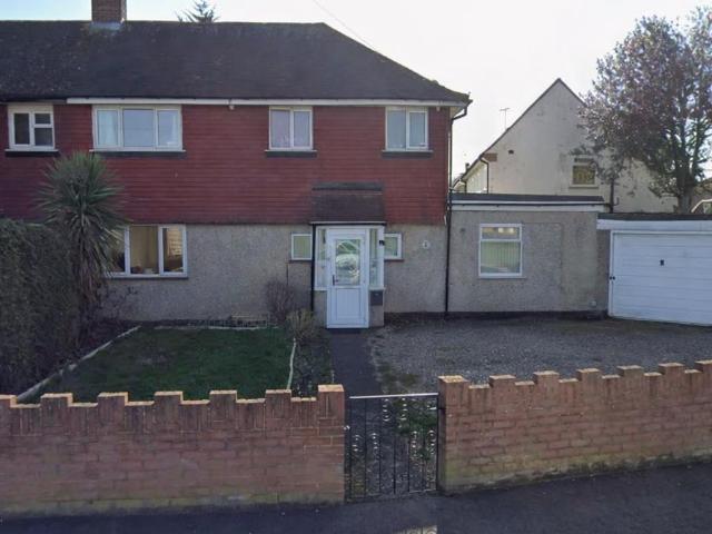 Southville Crescent, Feltham TW14, Studio to rent, £998 pcm | PrimeLocation