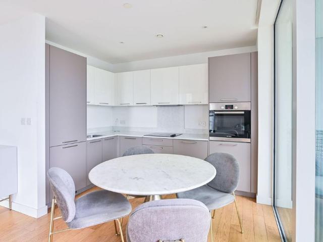 Southwark Bridge Road, Elephant and. 2 bed flat to rent £3,510 pcm £810 pw