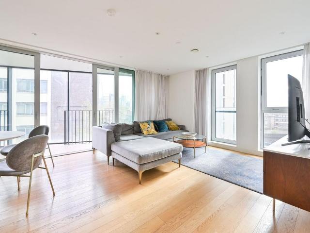 Southwark Bridge Road, Elephant and. 2 bed flat to rent £3,510 pcm £810 pw