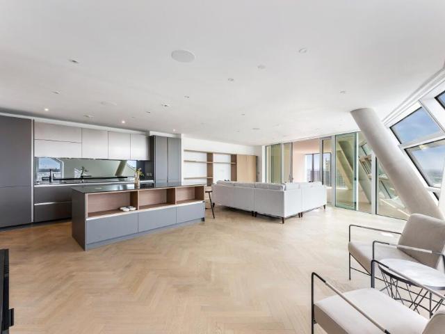 Southwark Bridge Road, London 2 bed flat to rent £4,600 pcm £1,062 pw