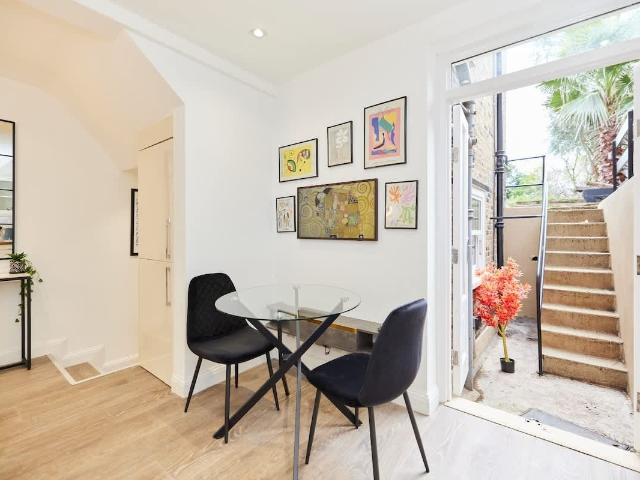 Southwark Park Road, Bermondsey SE16, 2 bed flat to rent, £3,795 pcm | PrimeLocation