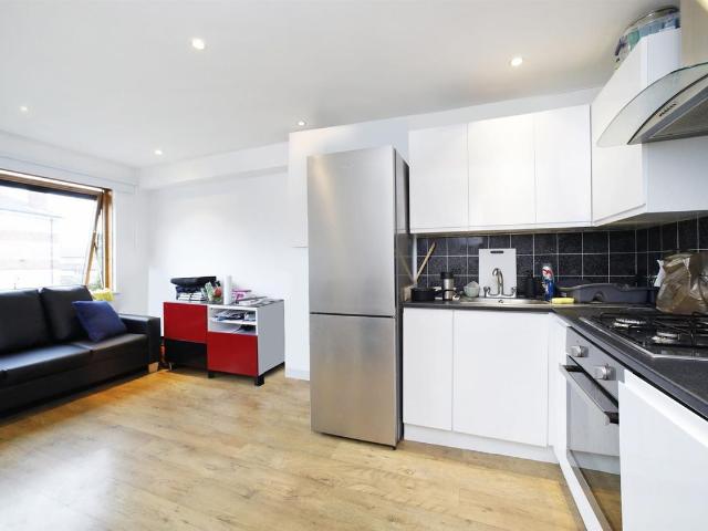 Southwark Park Road, London SE16, 2 bed flat to rent, £2,200 pcm | PrimeLocation