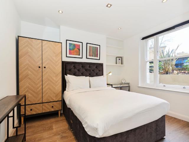 Southwark Park Road SE16, 2 bed flat to rent, £3,750 pcm | PrimeLocation