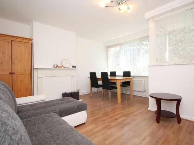 Southwater Close, Limehouse E14, 3 bed maisonette to rent, £2,900 pcm | PrimeLocation
